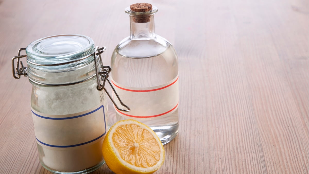 Alternativas naturales para limpiar el hogar: vinagre blanco, bicarbonato y limón