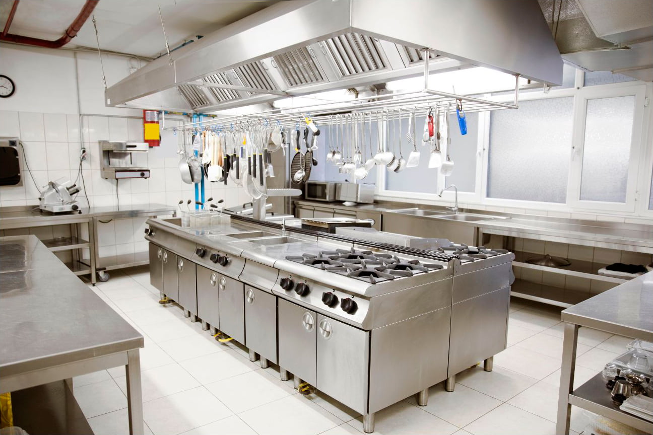 Limpieza de cocina industrial con desengrasantes profesionales