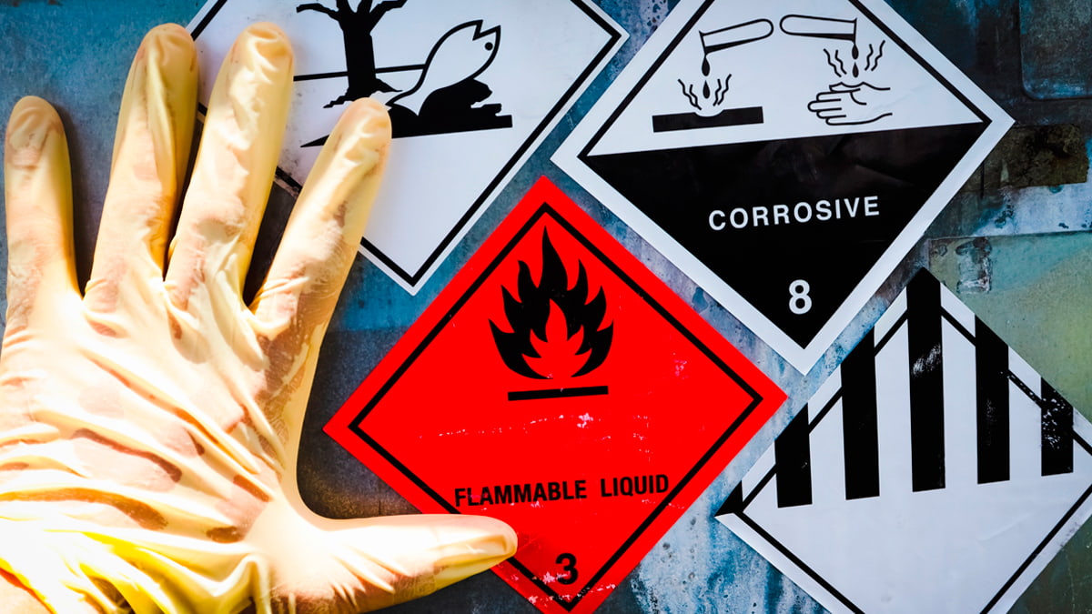 Pictogramas de peligro de productos químicos de limpieza: corrosivo, tóxico e inflamable